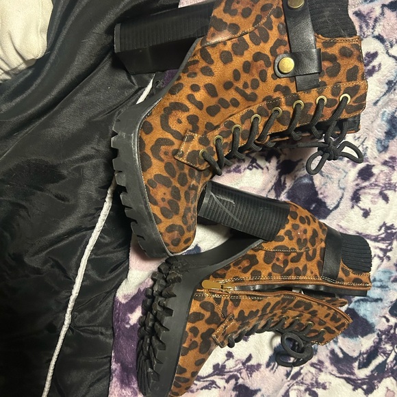 Leopard Print Lace-Up Ankle Boots - Picture 1 of 2